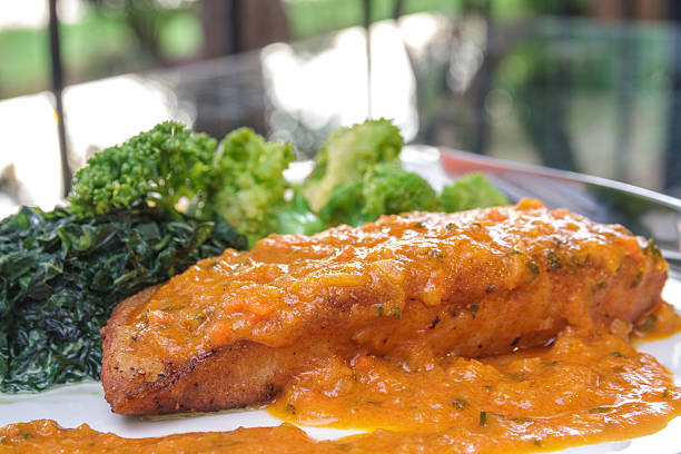 Filete De Pescado En Salsa Marinera